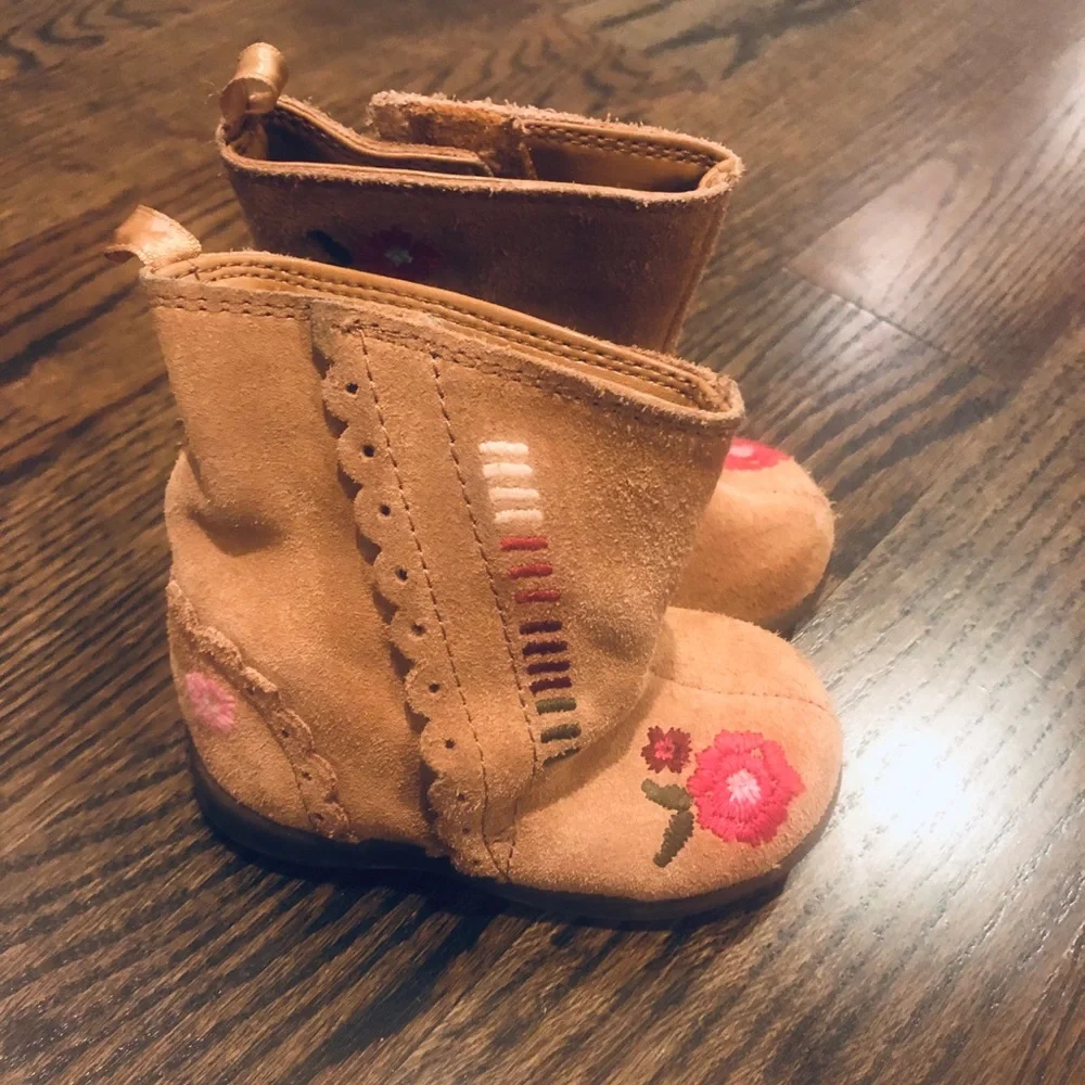 Gap suede booties size 4